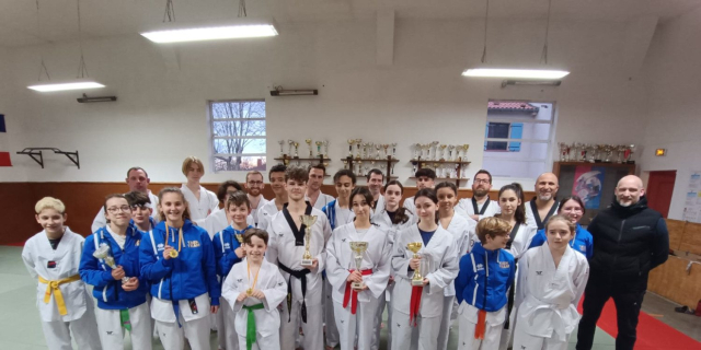 Le club de Taekwondo Taek Dojang en présence de Thomas Bonnafous, conseiller municipal délégué aux Sports et Loisirs